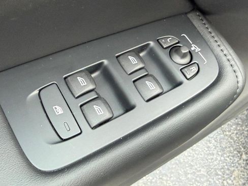 Certified 2025 Volvo XC60 B5 Core image 16