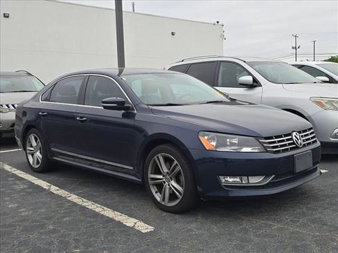 Used 2015 Volkswagen Passat TDI SE FWD image 2