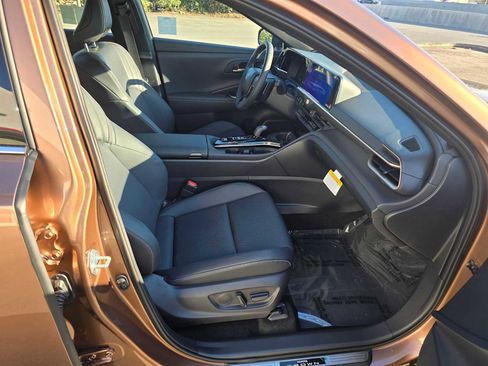 New 2025 Toyota Crown Signia image 11