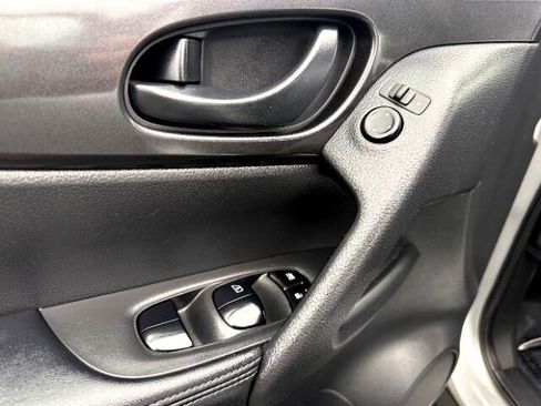 Used 2020 Nissan Rogue S image 17