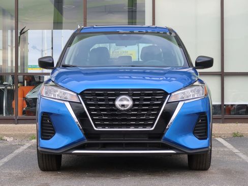 Used 2024 Nissan Kicks S image 2