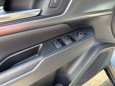 New 2025 Chevrolet Equinox EV RS image 10