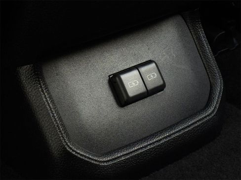 Certified 2023 Toyota Highlander XLE image 39