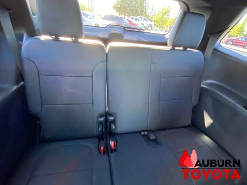 Used 2023 Chevrolet Traverse LT FWD image 14