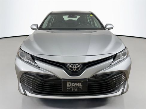 Used 2018 Toyota Camry LE image 2