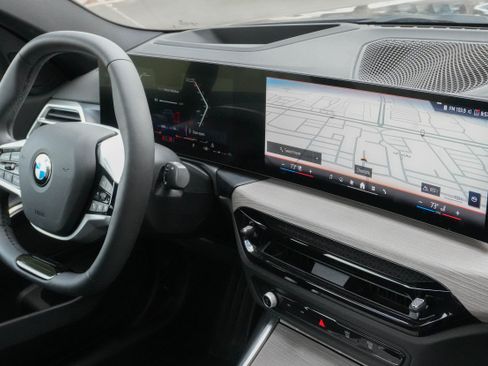 Used 2025 BMW 330i xDrive Sedan image 11