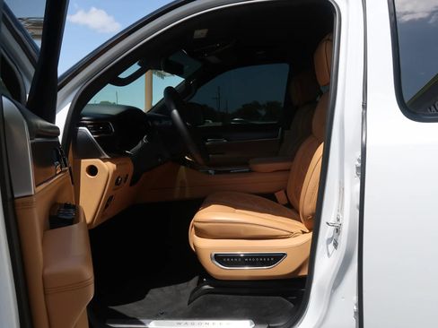 Used 2024 Jeep Grand Wagoneer Series III w/ Quick Order Packagew 28T AWD/4WD image 19