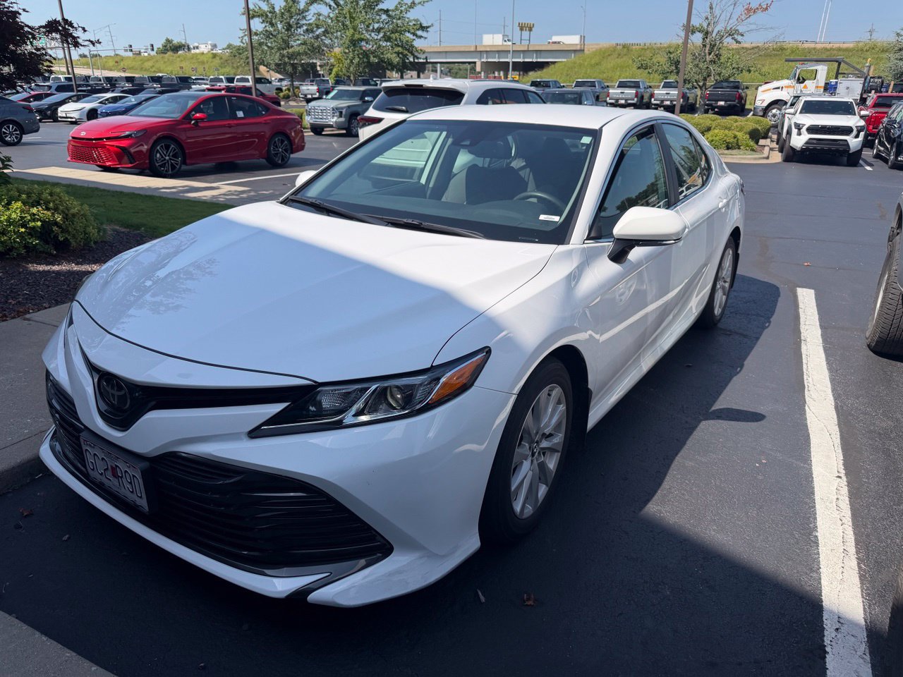 Used 2019 Toyota Camry LE w/ Convenience Package FWD image 1