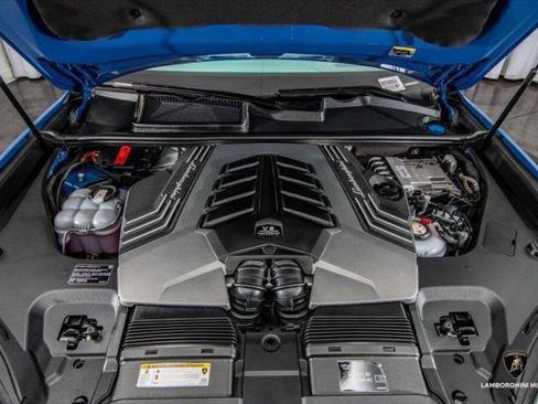 Used 2025 Lamborghini Urus SE AWD/4WD image 9