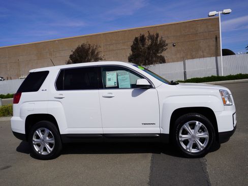 Used 2017 GMC Terrain SLE image 4