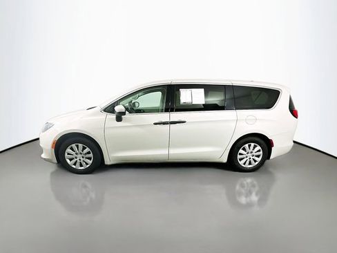 Used 2019 Chrysler Pacifica L image 4