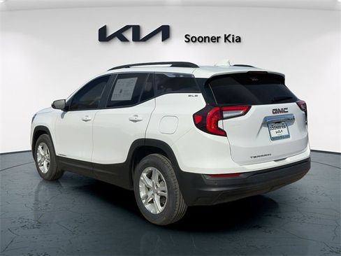 Used 2022 GMC Terrain SLE w/ Driver Convenience Package image 4