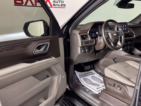 Used 2021 Chevrolet Suburban LT AWD/4WD image 12