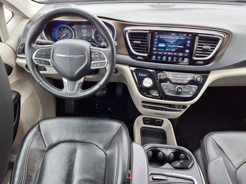 Used 2018 Chrysler Pacifica Touring-L Plus image 6