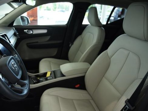 Used 2021 Volvo XC40 T5 Momentum w/ Premium Package AWD/4WD image 23