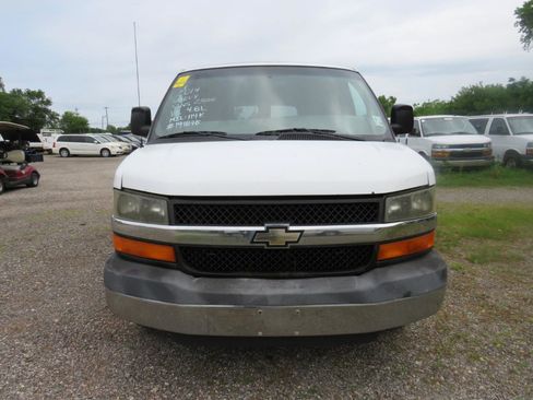 Used 2014 Chevrolet Express 2500 LT w/ LT Preferred Equipment Group image 2