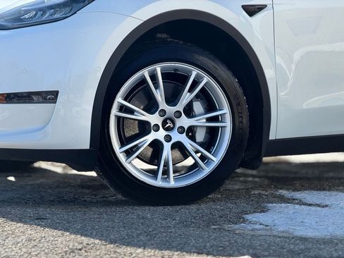 Used 2021 Tesla Model Y Long Range image 2