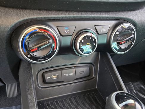 Certified 2022 Hyundai Venue SE image 21