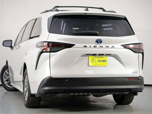 Used 2023 Toyota Sienna XLE w/ XLE Plus Package image 6