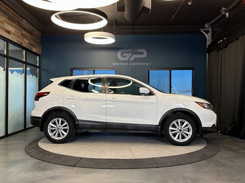 Used 2019 Nissan Rogue Sport S w/ Appearance Package image 2