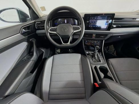 Used 2025 Volkswagen Jetta SE FWD image 13