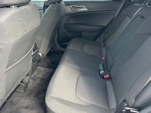 Certified 2025 Kia Sportage LX image 12