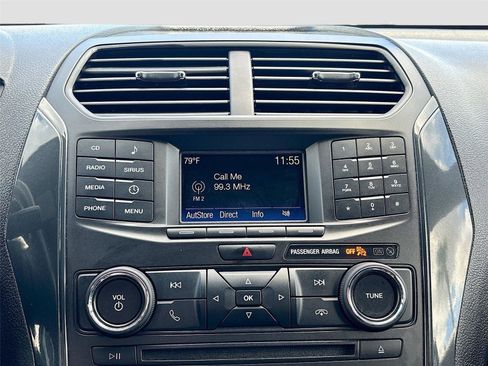 Used 2017 Ford Explorer XLT image 13