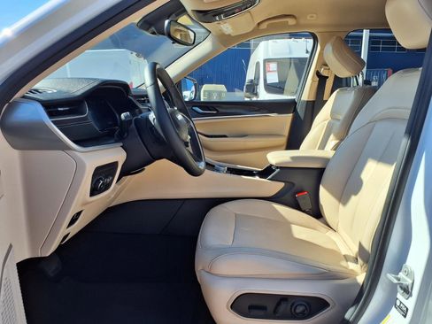 Used 2022 Jeep Grand Cherokee Limited image 10