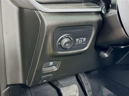 Used 2024 Jeep Grand Cherokee L Limited w/ Black Appearance Package image 10