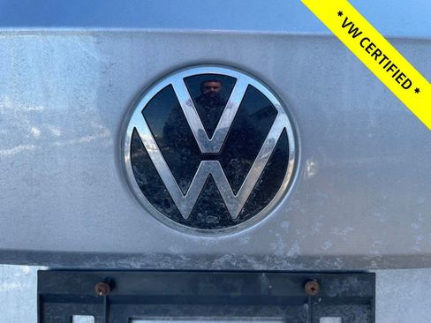 Certified 2022 Volkswagen Taos SE w/ Panoramic Sunroof Package image 10