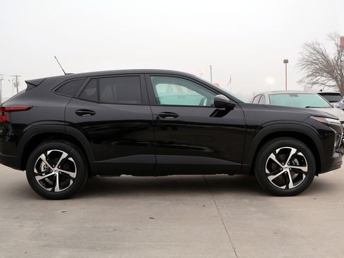 New 2026 Chevrolet Trax RS w/ Driver Confidence Package FWD image 3