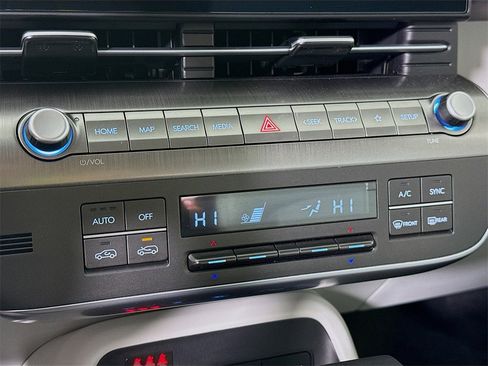 Certified 2025 Hyundai Kona SEL image 8