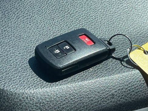 Used 2020 Toyota Tacoma TRD Off-Road w/ Technology Package image 13