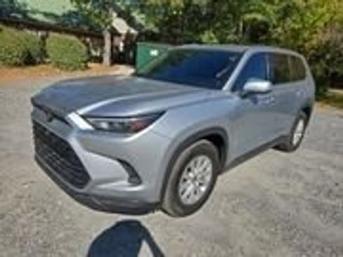 Certified 2024 Toyota Grand Highlander XLE image 3