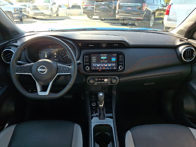 Used 2023 Nissan Kicks SR w/ SR Premium Package FWD image 11