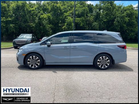 Used 2025 Honda Odyssey Elite image 4
