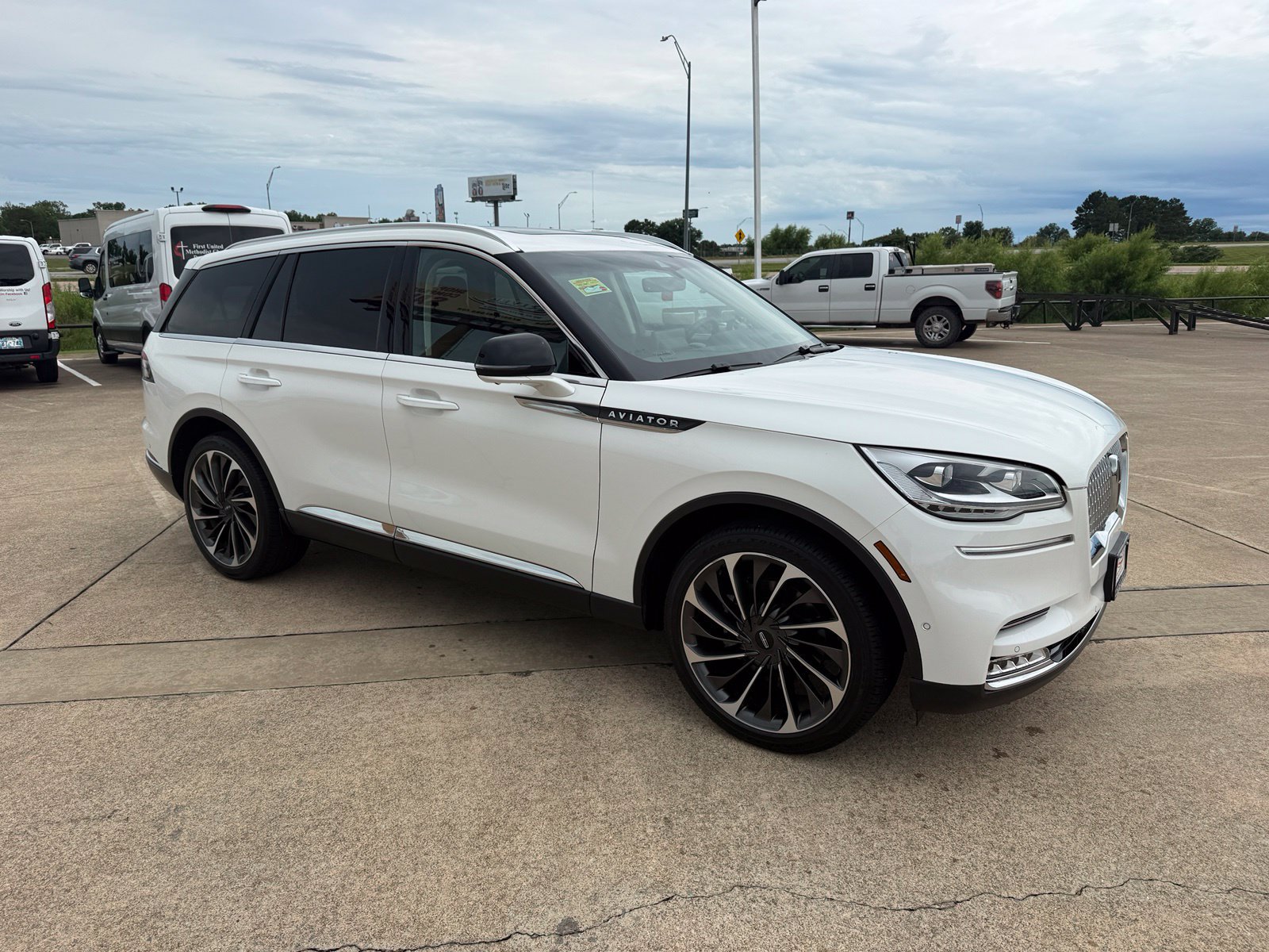 Used 2022 Lincoln Aviator Reserve w/ Equipment Group 201A AWD/4WD image 3