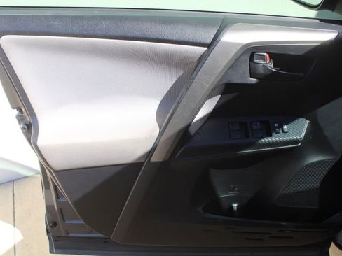 Used 2014 Toyota RAV4 LE image 12