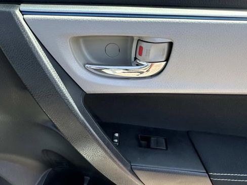 Used 2014 Toyota Corolla LE image 18