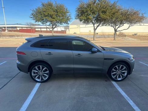 Used 2019 Jaguar F-PACE S image 8