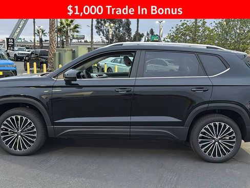 New 2026 Volkswagen Taos SE FWD image 6