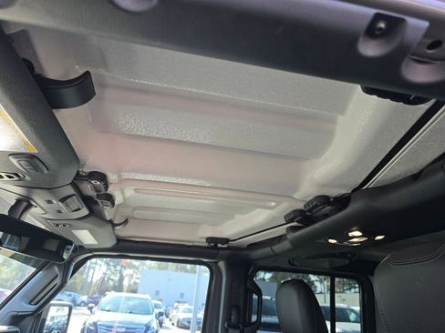 Used 2022 Jeep Gladiator Overland image 21