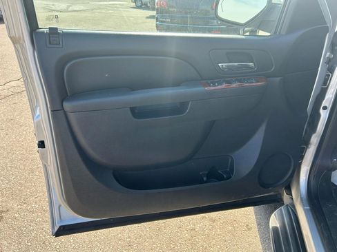 Used 2010 Chevrolet Avalanche LT w/ Regional Value Package image 14