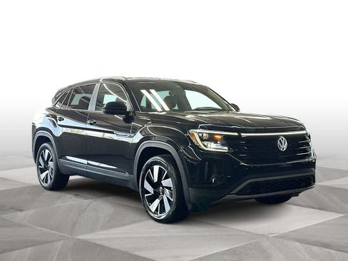 Certified 2024 Volkswagen Atlas Cross Sport SE FWD image 2