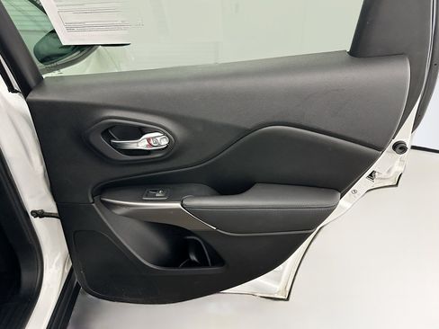 Used 2020 Jeep Cherokee Latitude w/ Cold Weather Group image 30