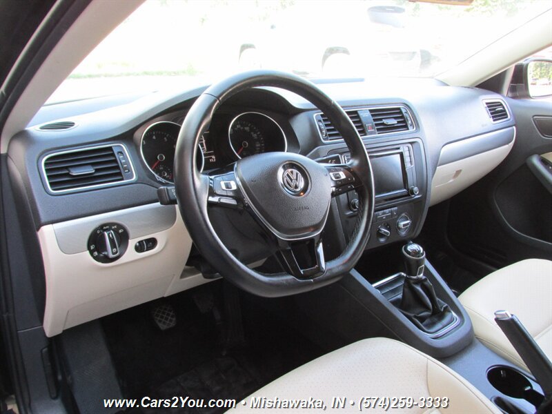 Used 2017 Volkswagen Jetta SE FWD image 9