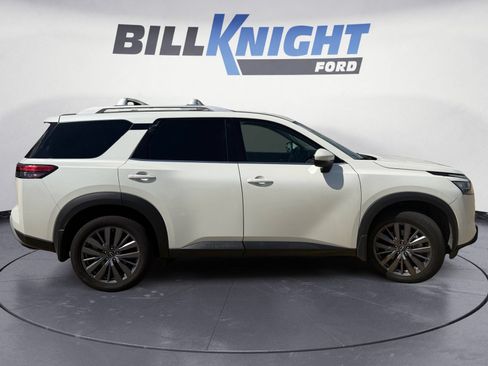 Used 2023 Nissan Pathfinder SL w/ SL Premium Package FWD image 6