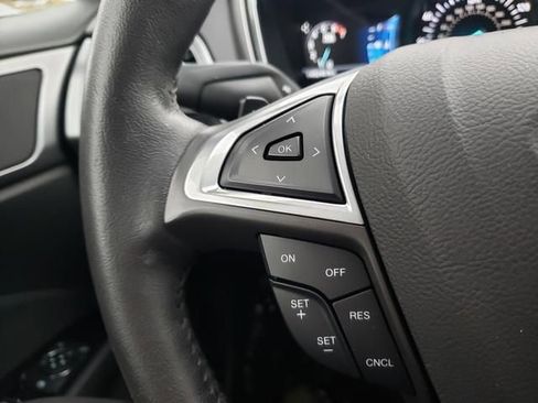 Used 2016 Ford Fusion SE image 18