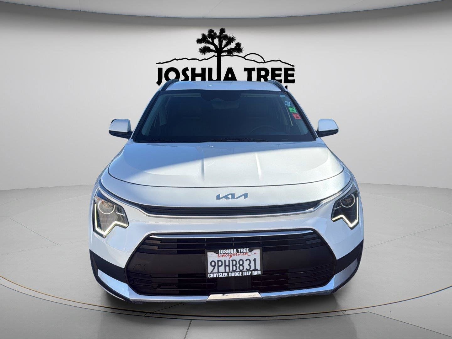 Used 2025 Kia Niro EX FWD image 2