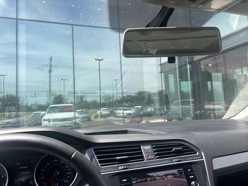 Used 2020 Volkswagen Tiguan SE FWD image 3
